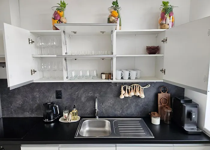 Panorama View Design Apts In Old Town - Free Parking شقة براتسيلافا