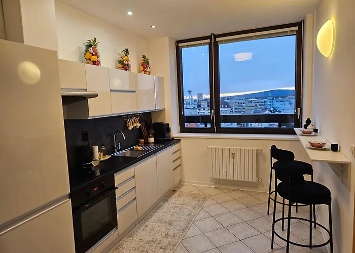 Panorama View Design Apts In Old Town - Free Parking